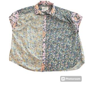 American Eagle short sleeve Floral Blouse M